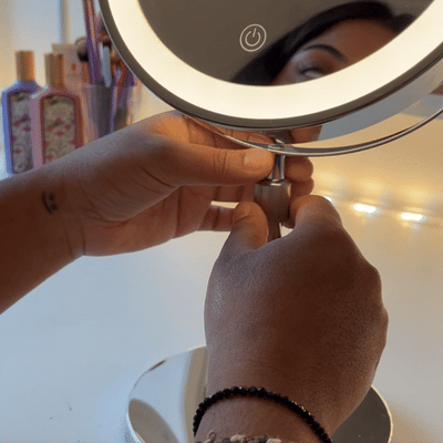 LumiGlow Pro intelligent sminkspegel med justerbart LED-ljus och 10x förstoring